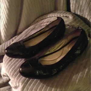 🔥Final Price Drop🔥EUC Me Too Black Flats Size 8